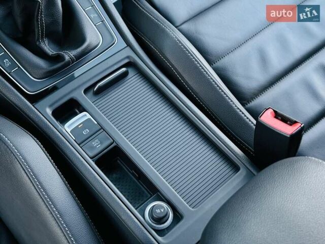 Синій Фольксваген Гольф Р, об'ємом двигуна 2 л та пробігом 67 тис. км за 25500 $, фото 125 на Automoto.ua