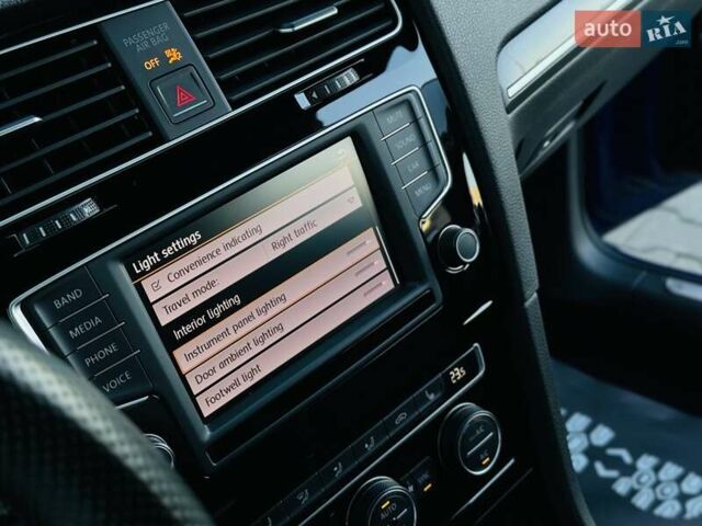 Синій Фольксваген Гольф Р, об'ємом двигуна 2 л та пробігом 67 тис. км за 25500 $, фото 132 на Automoto.ua