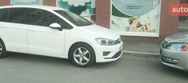Білий Фольксваген Гольф Спортсван, об'ємом двигуна 2 л та пробігом 149 тис. км за 14999 $, фото 3 на Automoto.ua