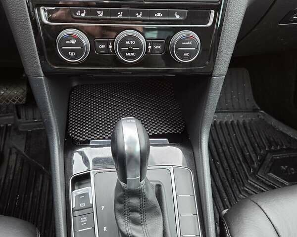 Черный Фольксваген Гольф Спортсван, объемом двигателя 2 л и пробегом 285 тыс. км за 12500 $, фото 2 на Automoto.ua