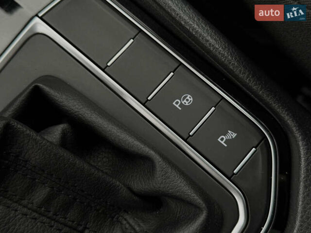 Черный Фольксваген Гольф Спортсван, объемом двигателя 2 л и пробегом 152 тыс. км за 13900 $, фото 69 на Automoto.ua