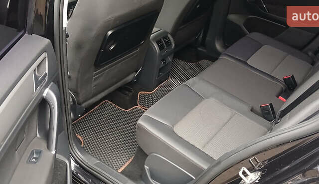 Черный Фольксваген Гольф Спортсван, объемом двигателя 1.6 л и пробегом 250 тыс. км за 13200 $, фото 2 на Automoto.ua