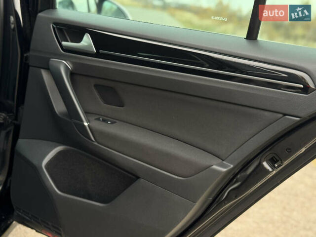 Черный Фольксваген Гольф Спортсван, объемом двигателя 2 л и пробегом 152 тыс. км за 13900 $, фото 93 на Automoto.ua