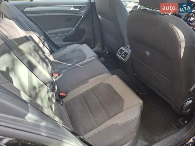 Черный Фольксваген Гольф Спортсван, объемом двигателя 1.6 л и пробегом 312 тыс. км за 12900 $, фото 68 на Automoto.ua