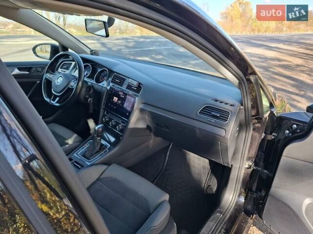 Черный Фольксваген Гольф Спортсван, объемом двигателя 1.6 л и пробегом 312 тыс. км за 12900 $, фото 20 на Automoto.ua