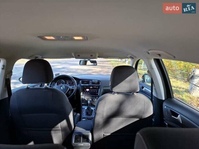 Черный Фольксваген Гольф Спортсван, объемом двигателя 1.6 л и пробегом 312 тыс. км за 12900 $, фото 63 на Automoto.ua