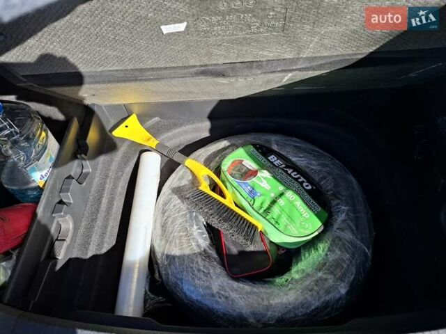 Черный Фольксваген Гольф Спортсван, объемом двигателя 1.6 л и пробегом 312 тыс. км за 12900 $, фото 2 на Automoto.ua