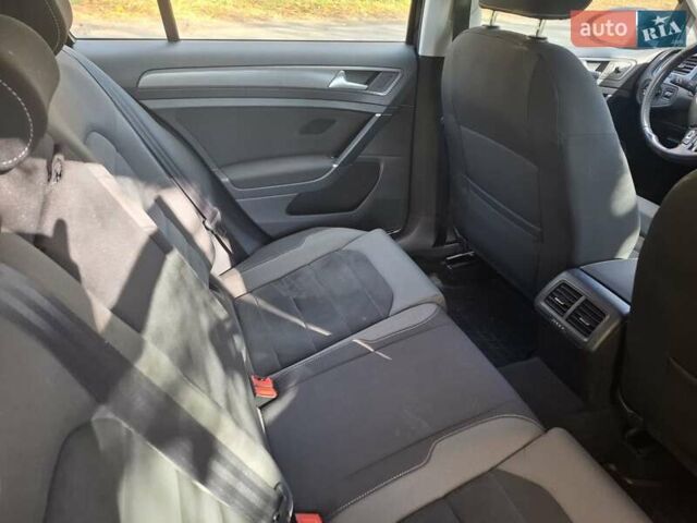 Черный Фольксваген Гольф Спортсван, объемом двигателя 1.6 л и пробегом 312 тыс. км за 12900 $, фото 38 на Automoto.ua