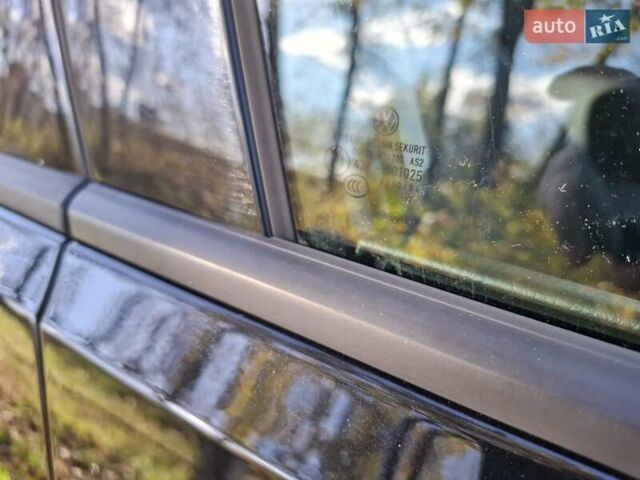 Черный Фольксваген Гольф Спортсван, объемом двигателя 1.6 л и пробегом 312 тыс. км за 12900 $, фото 54 на Automoto.ua