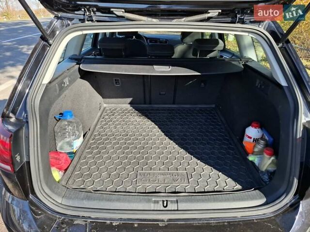 Черный Фольксваген Гольф Спортсван, объемом двигателя 1.6 л и пробегом 312 тыс. км за 12900 $, фото 62 на Automoto.ua