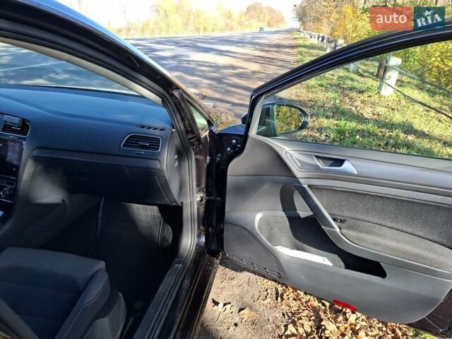 Черный Фольксваген Гольф Спортсван, объемом двигателя 1.6 л и пробегом 312 тыс. км за 12900 $, фото 40 на Automoto.ua