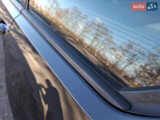 Черный Фольксваген Гольф Спортсван, объемом двигателя 1.6 л и пробегом 312 тыс. км за 12900 $, фото 55 на Automoto.ua