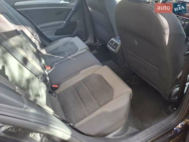 Черный Фольксваген Гольф Спортсван, объемом двигателя 1.6 л и пробегом 312 тыс. км за 12900 $, фото 39 на Automoto.ua