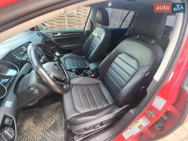 Красный Фольксваген Гольф Спортсван, объемом двигателя 2 л и пробегом 140 тыс. км за 15000 $, фото 6 на Automoto.ua