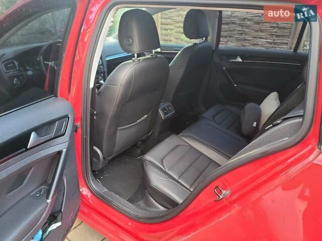 Красный Фольксваген Гольф Спортсван, объемом двигателя 2 л и пробегом 140 тыс. км за 15000 $, фото 5 на Automoto.ua