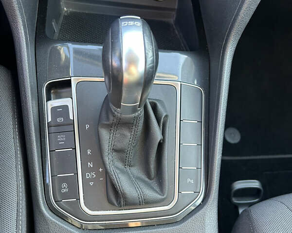 Червоний Фольксваген Гольф Спортсван, об'ємом двигуна 1.6 л та пробігом 80 тис. км за 22300 $, фото 9 на Automoto.ua