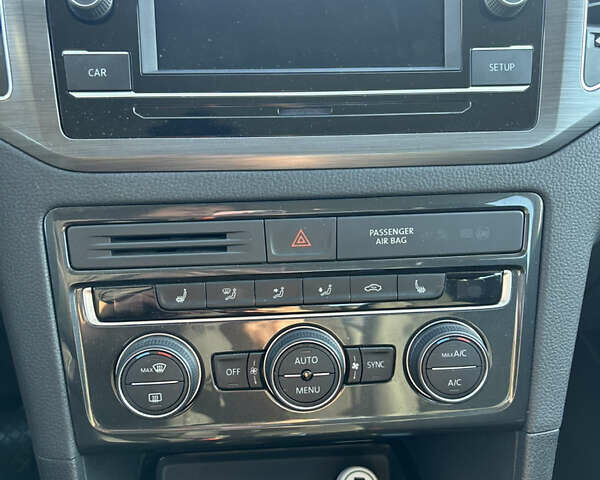 Червоний Фольксваген Гольф Спортсван, об'ємом двигуна 1.6 л та пробігом 80 тис. км за 22300 $, фото 16 на Automoto.ua