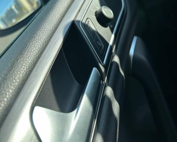 Червоний Фольксваген Гольф Спортсван, об'ємом двигуна 1.6 л та пробігом 80 тис. км за 22300 $, фото 15 на Automoto.ua