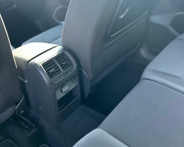 Червоний Фольксваген Гольф Спортсван, об'ємом двигуна 1.6 л та пробігом 80 тис. км за 22300 $, фото 14 на Automoto.ua