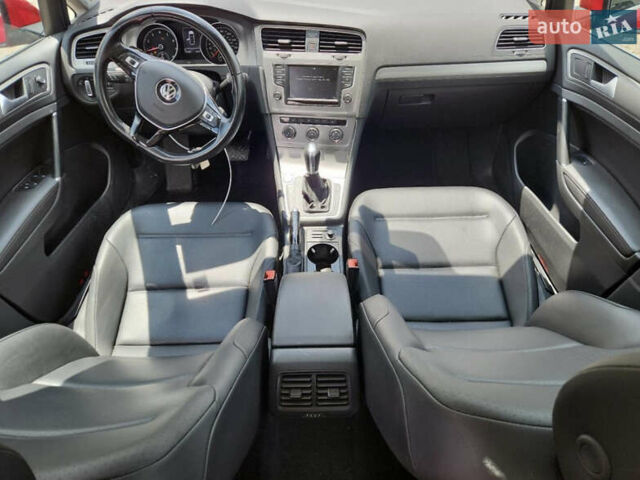 Красный Фольксваген Гольф Спортсван, объемом двигателя 1.8 л и пробегом 190 тыс. км за 9999 $, фото 9 на Automoto.ua