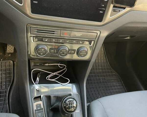 Серый Фольксваген Гольф Спортсван, объемом двигателя 1.6 л и пробегом 166 тыс. км за 14699 $, фото 9 на Automoto.ua