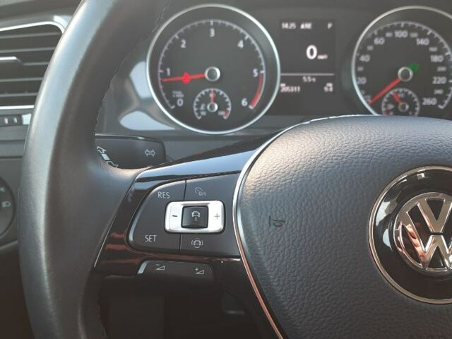 Серый Фольксваген Гольф 7, объемом двигателя 1.6 л и пробегом 205 тыс. км за 14100 $, фото 55 на Automoto.ua