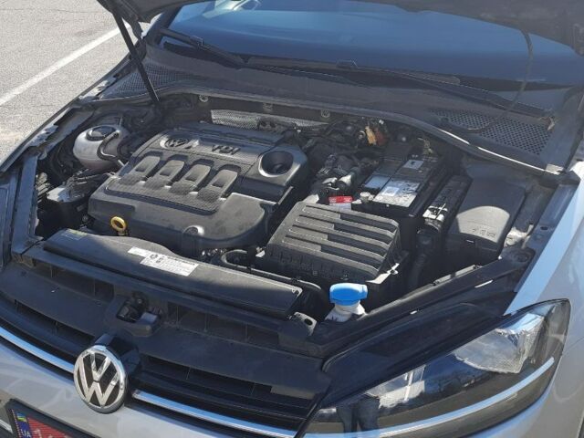 Серый Фольксваген Гольф 7, объемом двигателя 1.6 л и пробегом 205 тыс. км за 14100 $, фото 69 на Automoto.ua