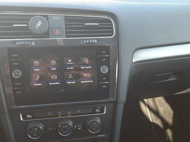 Серый Фольксваген Гольф 7, объемом двигателя 1.6 л и пробегом 205 тыс. км за 14100 $, фото 61 на Automoto.ua