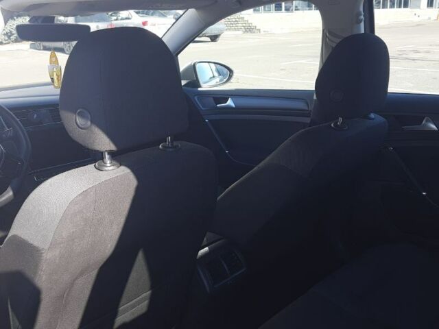 Серый Фольксваген Гольф 7, объемом двигателя 1.6 л и пробегом 205 тыс. км за 14100 $, фото 23 на Automoto.ua