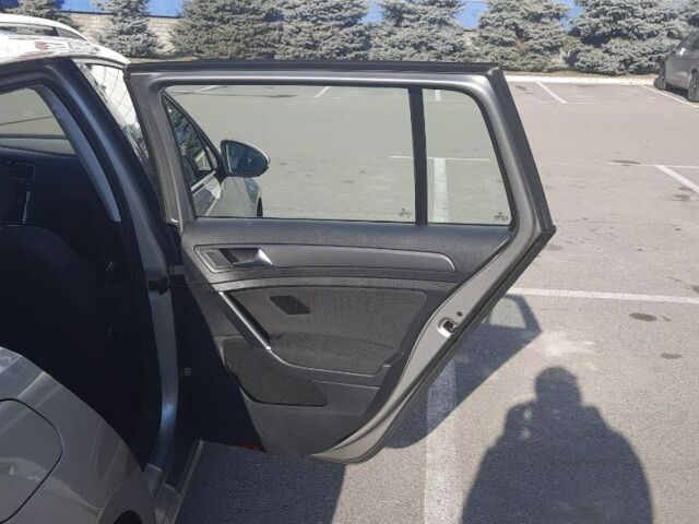 Серый Фольксваген Гольф 7, объемом двигателя 1.6 л и пробегом 205 тыс. км за 14100 $, фото 34 на Automoto.ua