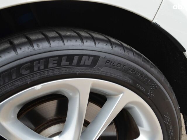 Білий Фольксваген Гольф, об'ємом двигуна 2 л та пробігом 72 тис. км за 20000 $, фото 8 на Automoto.ua