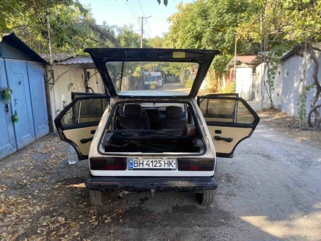 Белый Фольксваген Гольф, объемом двигателя 1.8 л и пробегом 250 тыс. км за 900 $, фото 1 на Automoto.ua