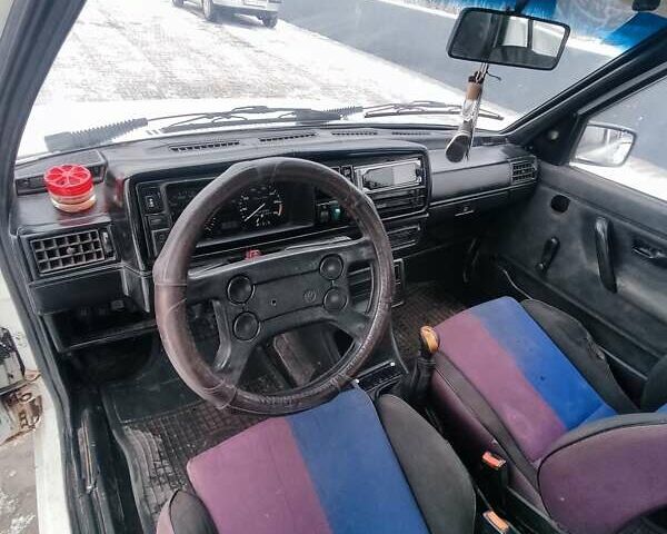 Белый Фольксваген Гольф, объемом двигателя 1.6 л и пробегом 321 тыс. км за 1200 $, фото 10 на Automoto.ua