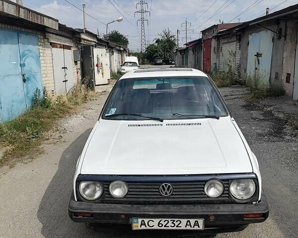 Белый Фольксваген Гольф, объемом двигателя 1.3 л и пробегом 250 тыс. км за 1350 $, фото 1 на Automoto.ua