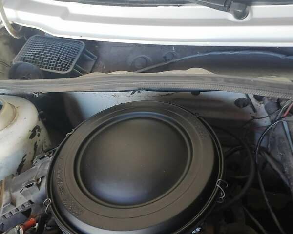 Белый Фольксваген Гольф, объемом двигателя 1.3 л и пробегом 250 тыс. км за 1350 $, фото 2 на Automoto.ua