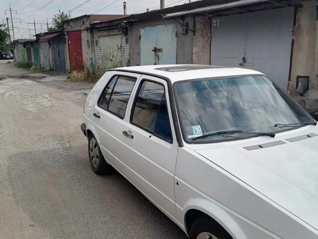 Белый Фольксваген Гольф, объемом двигателя 1.3 л и пробегом 35 тыс. км за 1542 $, фото 1 на Automoto.ua