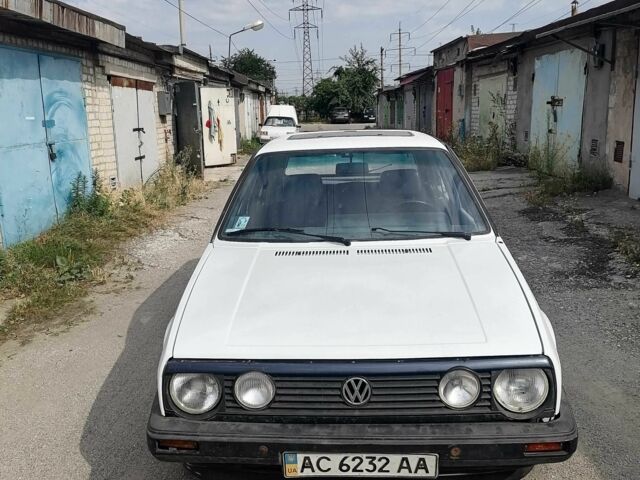 Белый Фольксваген Гольф, объемом двигателя 1.3 л и пробегом 250 тыс. км за 1350 $, фото 2 на Automoto.ua