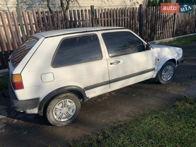 Белый Фольксваген Гольф, объемом двигателя 1.6 л и пробегом 400 тыс. км за 550 $, фото 2 на Automoto.ua