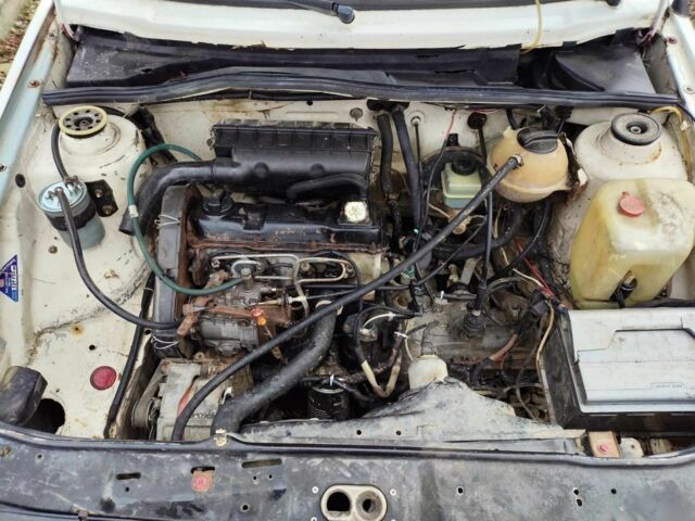 Белый Фольксваген Гольф, объемом двигателя 1.6 л и пробегом 540 тыс. км за 786 $, фото 5 на Automoto.ua