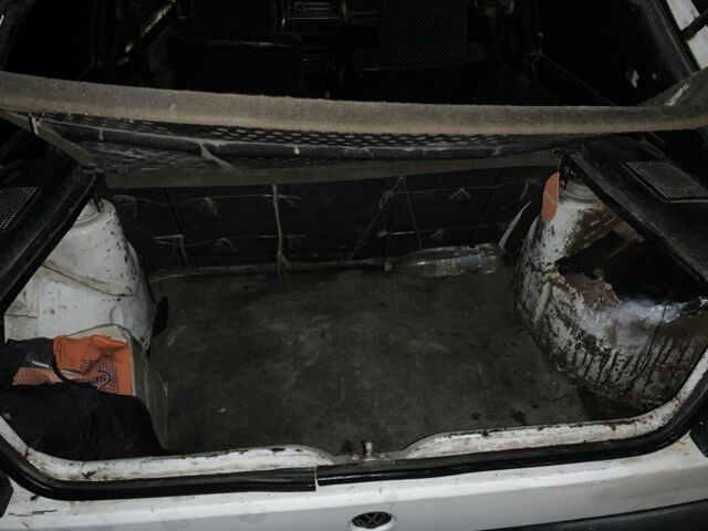 Білий Фольксваген Гольф, об'ємом двигуна 1.6 л та пробігом 285 тис. км за 481 $, фото 7 на Automoto.ua