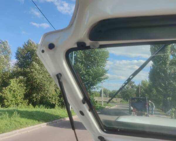 Белый Фольксваген Гольф, объемом двигателя 1.78 л и пробегом 126 тыс. км за 2900 $, фото 24 на Automoto.ua