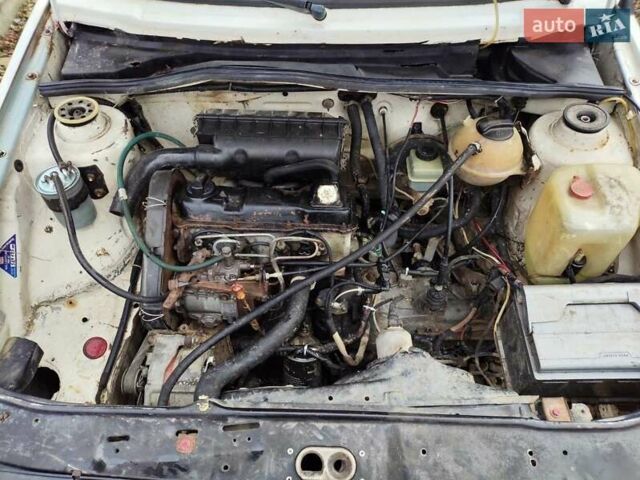 Белый Фольксваген Гольф, объемом двигателя 1.6 л и пробегом 540 тыс. км за 786 $, фото 4 на Automoto.ua