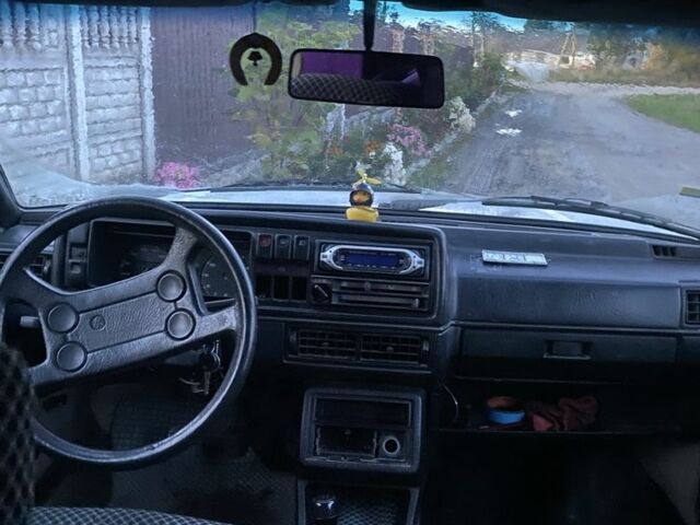 Білий Фольксваген Гольф, об'ємом двигуна 1.6 л та пробігом 285 тис. км за 481 $, фото 5 на Automoto.ua