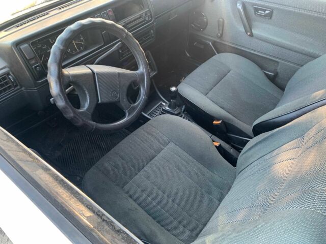 Белый Фольксваген Гольф, объемом двигателя 1.6 л и пробегом 100 тыс. км за 530 $, фото 4 на Automoto.ua