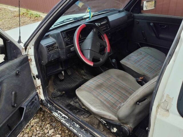 Белый Фольксваген Гольф, объемом двигателя 1.6 л и пробегом 540 тыс. км за 786 $, фото 4 на Automoto.ua