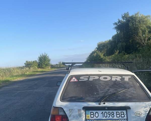 Белый Фольксваген Гольф, объемом двигателя 1.59 л и пробегом 300 тыс. км за 1500 $, фото 9 на Automoto.ua