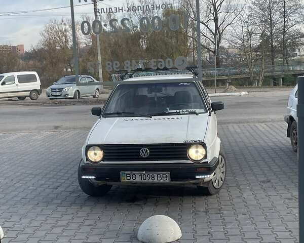 Белый Фольксваген Гольф, объемом двигателя 1.59 л и пробегом 300 тыс. км за 1500 $, фото 3 на Automoto.ua