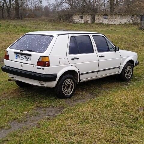 Білий Фольксваген Гольф, об'ємом двигуна 1.8 л та пробігом 1000 тис. км за 1200 $, фото 4 на Automoto.ua