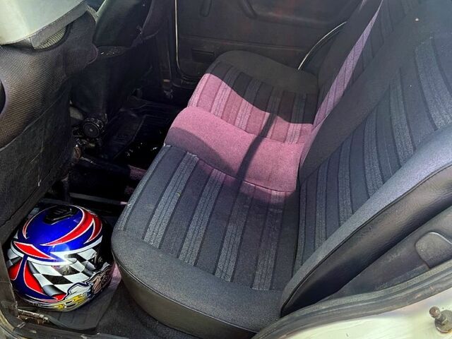 Белый Фольксваген Гольф, объемом двигателя 1.6 л и пробегом 250 тыс. км за 1350 $, фото 7 на Automoto.ua