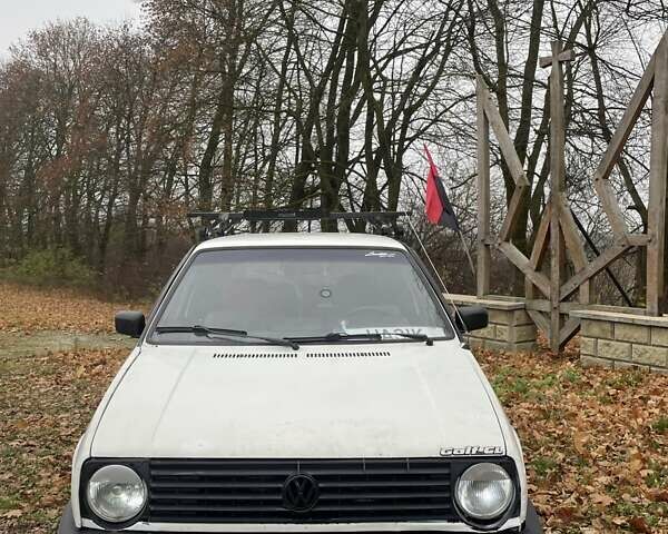 Белый Фольксваген Гольф, объемом двигателя 1.59 л и пробегом 300 тыс. км за 1500 $, фото 2 на Automoto.ua